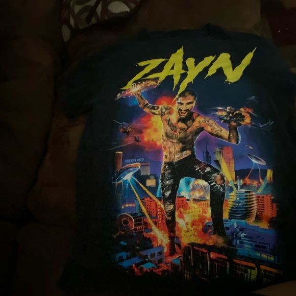 Graphic T-Shirt - Picture 2 of 4